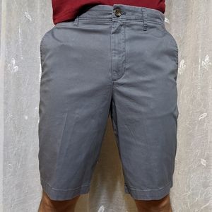 🖤 Flat-Front Bermuda Shorts 30 W 10.5" Inseam